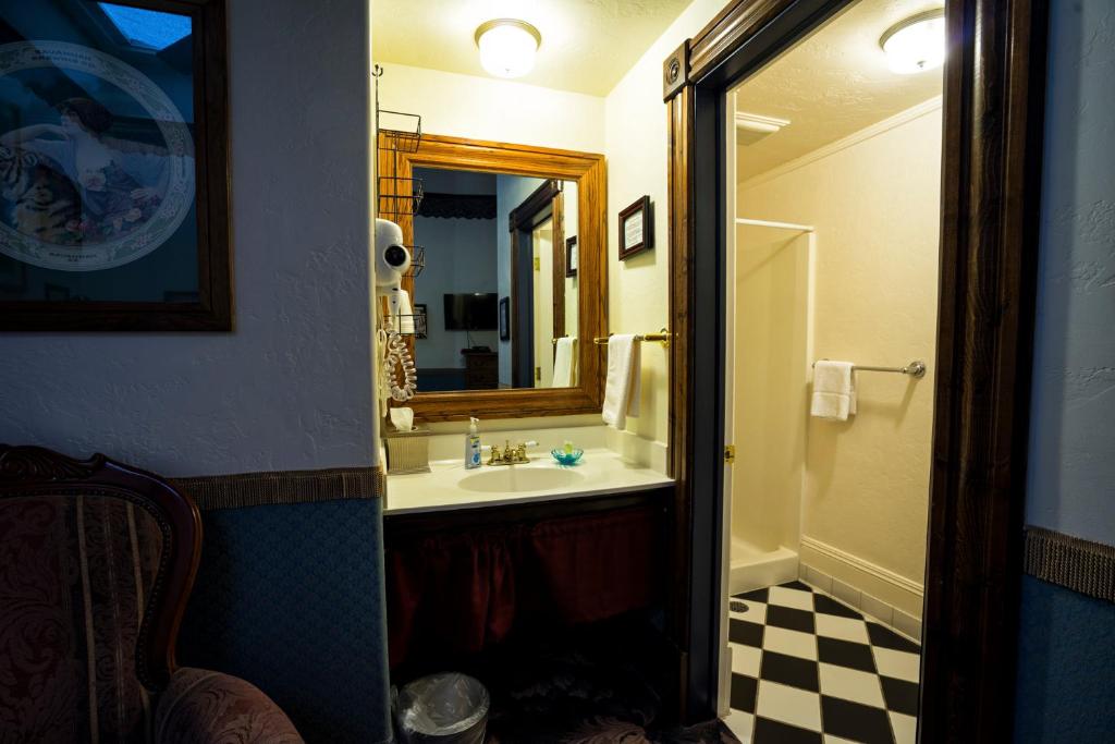 Red Garter Inn image 15