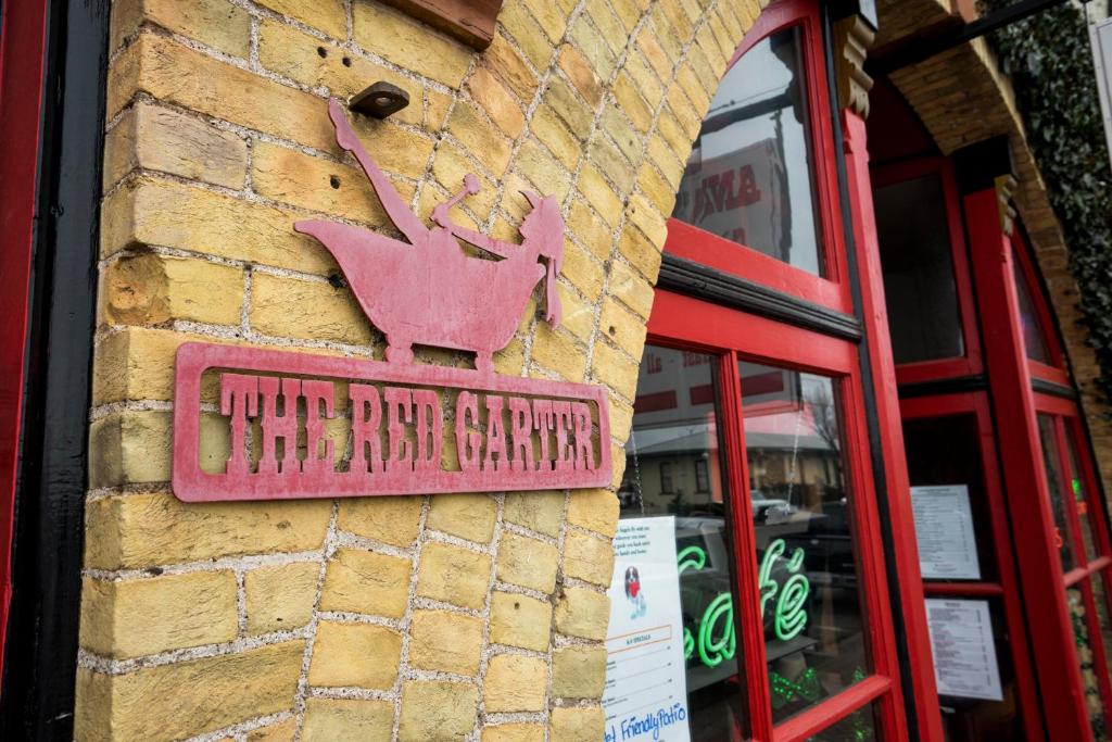 Red Garter Inn image 21