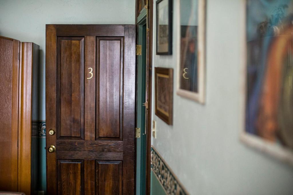 Red Garter Inn image 7
